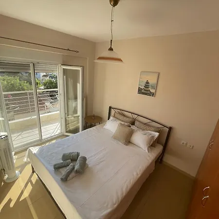 アパート The Spot ネア・ミカニオーナ